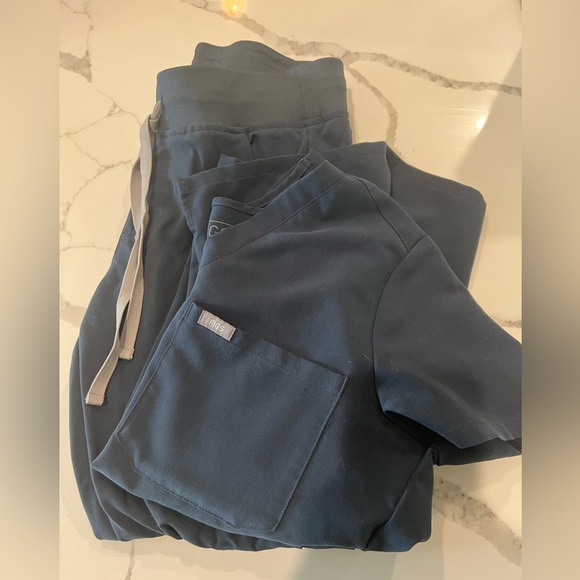 Figs Dark Harbor Scrub Set - Picture 2 of 4